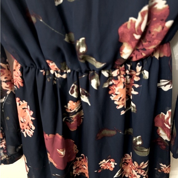 NWOT Floral Dress Size Small - Picture 11 of 13